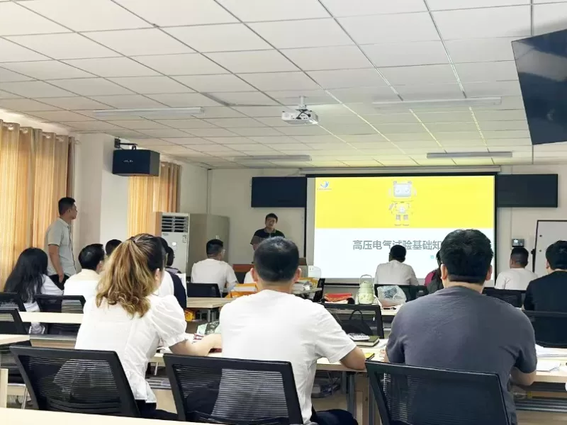 Schulungen zur Elektro prüfungs technologie befähigt Eisenbahn mitarbeiter, ihre Fähigkeiten zu verbessern