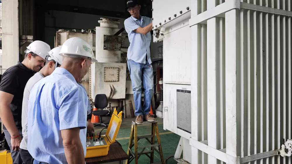 On-site Display of STRT-100 True 3-phase Turns Ratio Meter